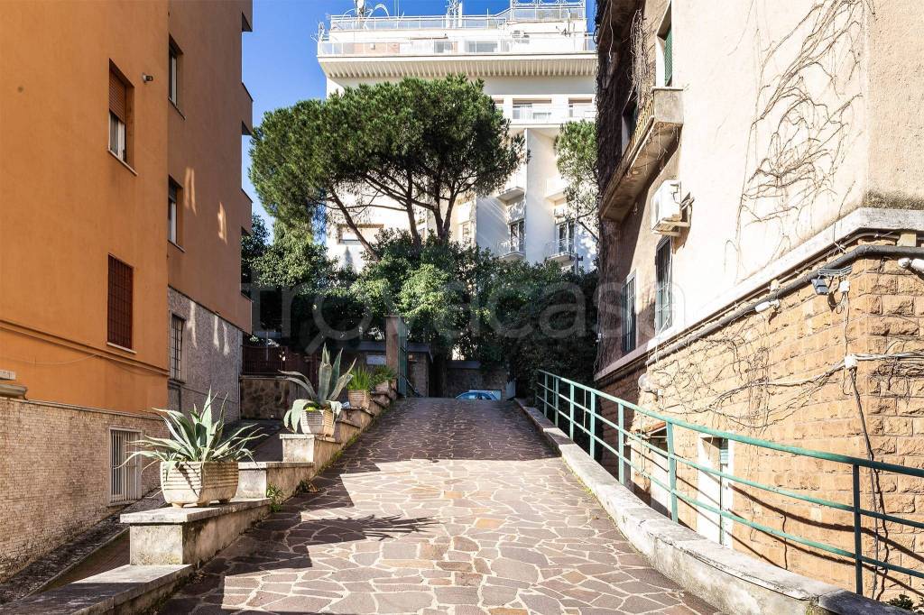 Appartamento in vendita a Roma piazza Ennio