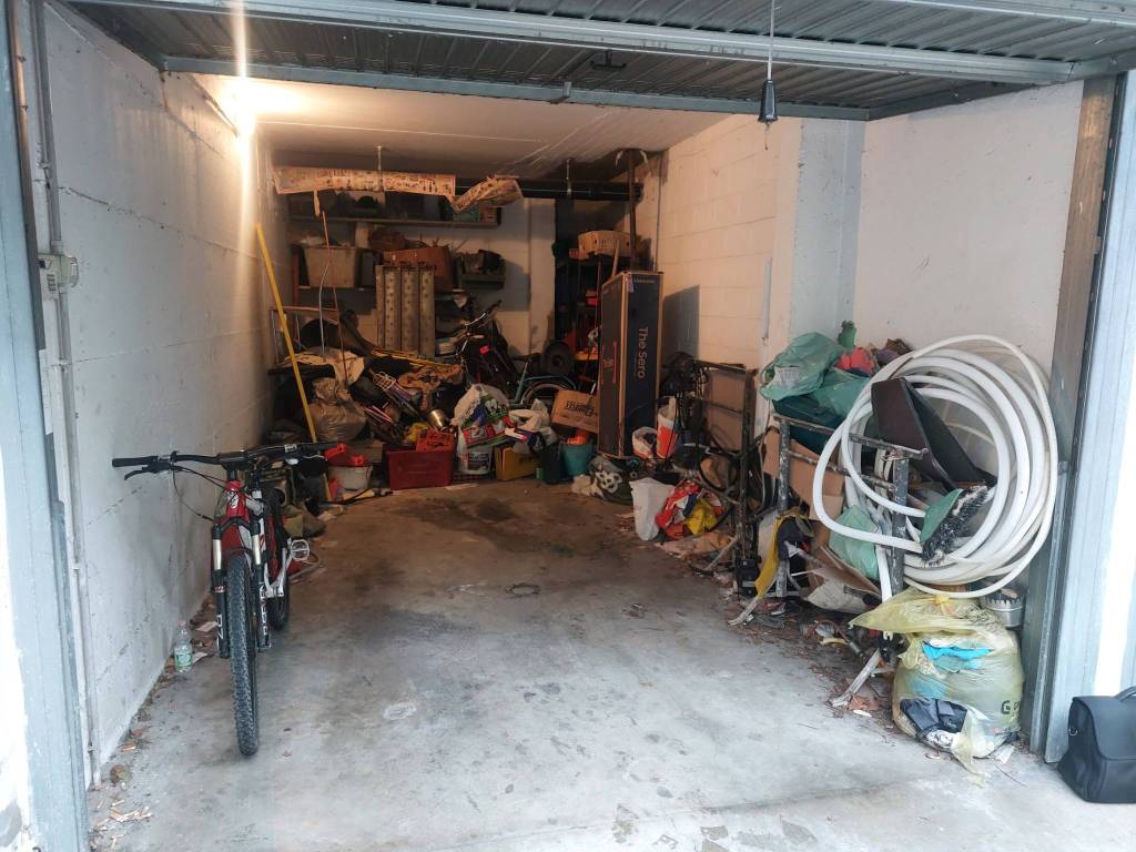 Garage in vendita a Desio via Milano, 344
