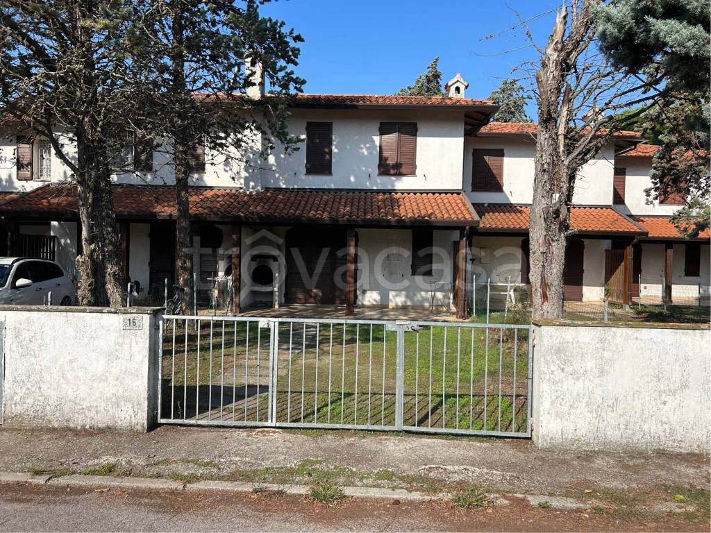 Villa Bifamiliare in vendita a Comacchio viale Marocco, 16