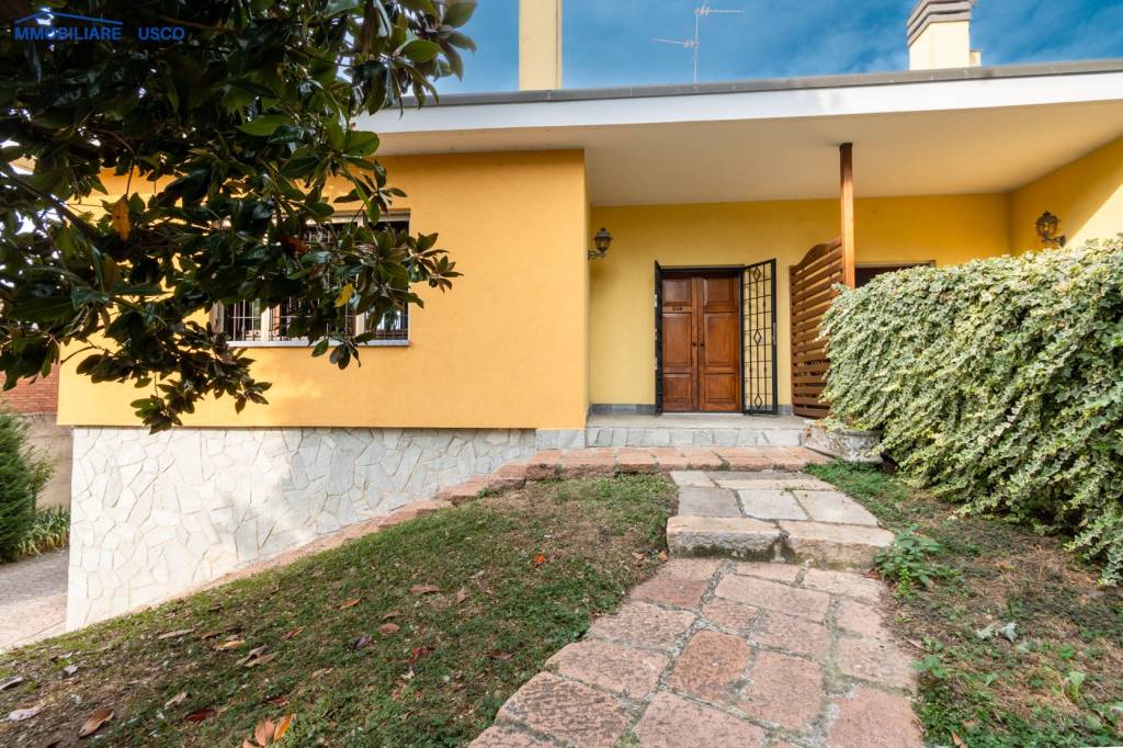 Villa Bifamiliare in vendita a Colturano via Vittorio Emanuele, 65