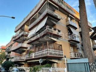 Appartamento in vendita a Roma via Alessandro d'Ancona