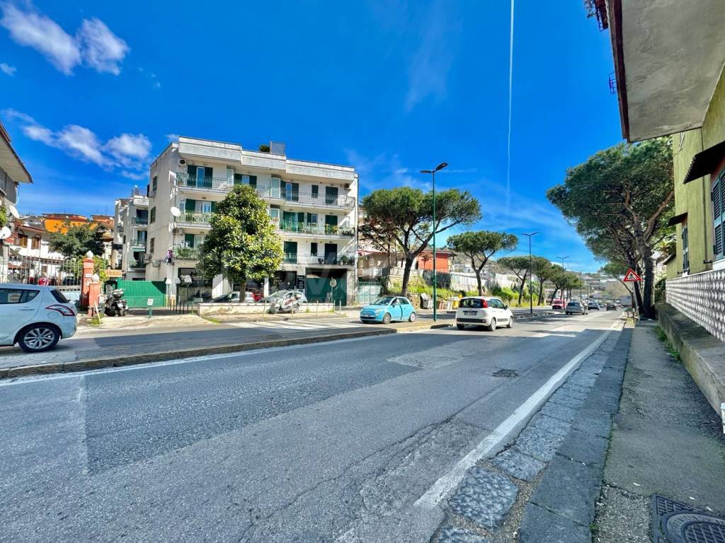 Appartamento in vendita a Napoli via Provinciale Montagna Spaccata, 234