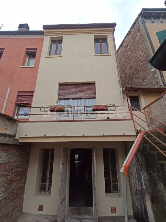 Casa Indipendente in vendita a Ferrara corso della Giovecca, 77