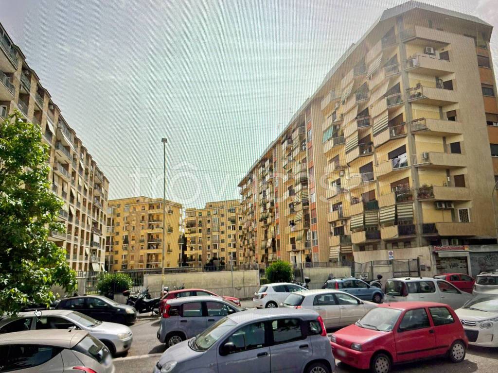 Appartamento in vendita a Roma via Rosa Guarnieri Carducci, 13