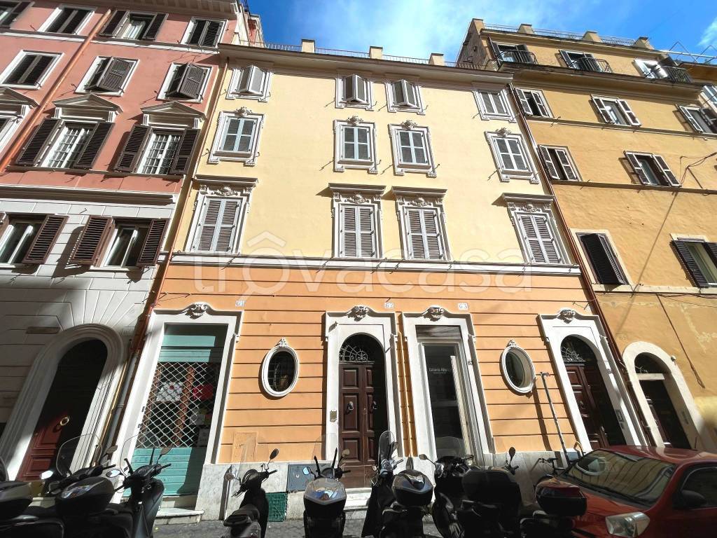 Appartamento in vendita a Roma via del Boschetto, 61