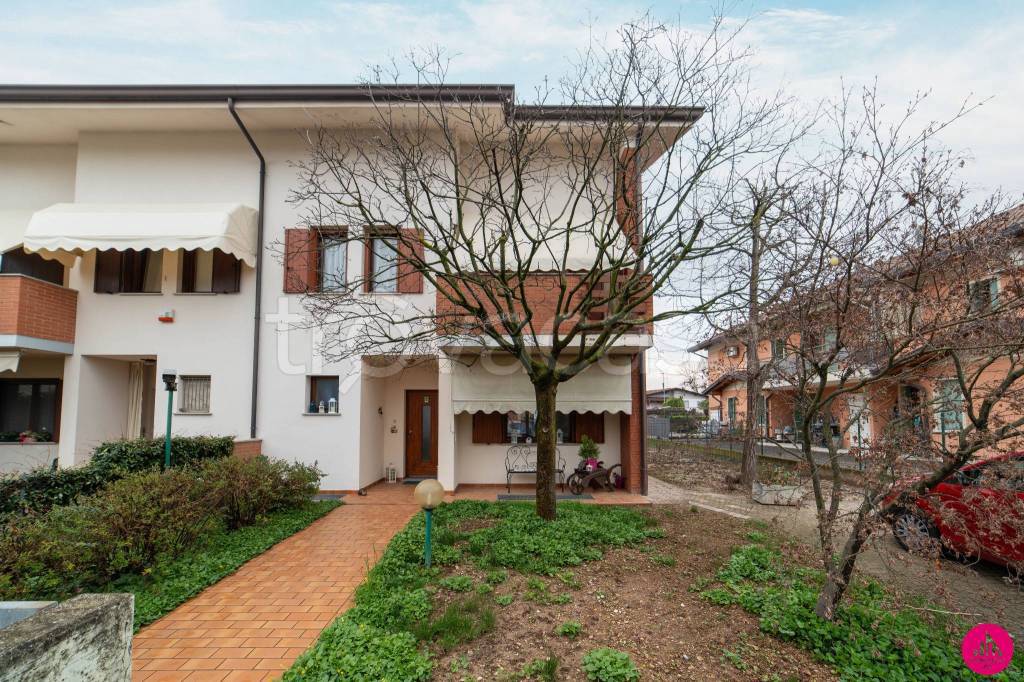 Villa a Schiera in vendita a Porcia via Ippolito Nievo