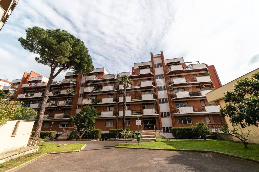 Appartamento in vendita a Bracciano via Braccianese Claudia, 62