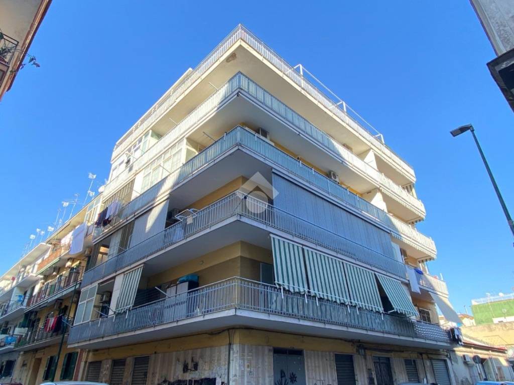 Appartamento in vendita a Napoli via Cardinale Capecelatro, 23