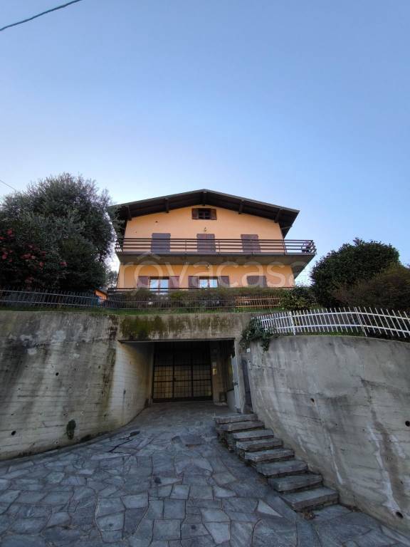 Villa in vendita a Sesto Calende via Roma, 5