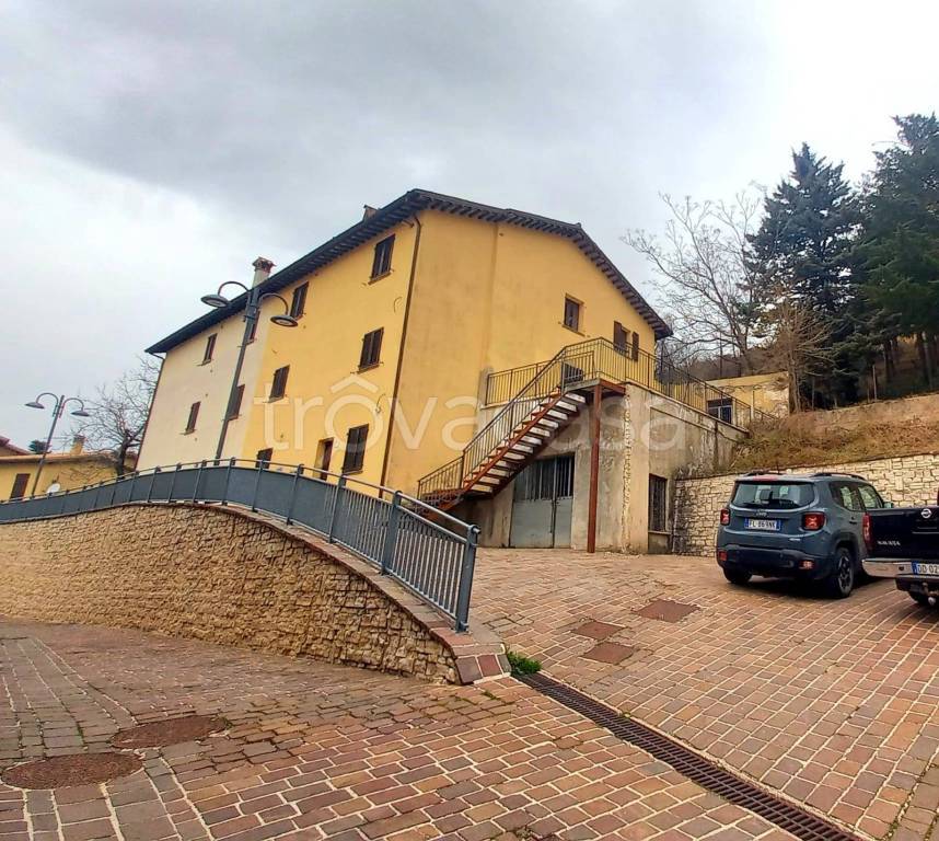 Casa Indipendente in vendita a Serravalle di Chienti frazione Costa