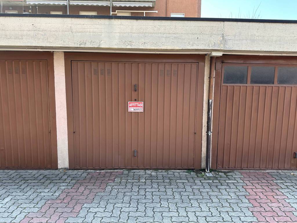 Garage in affitto a Seriate via Lombardia