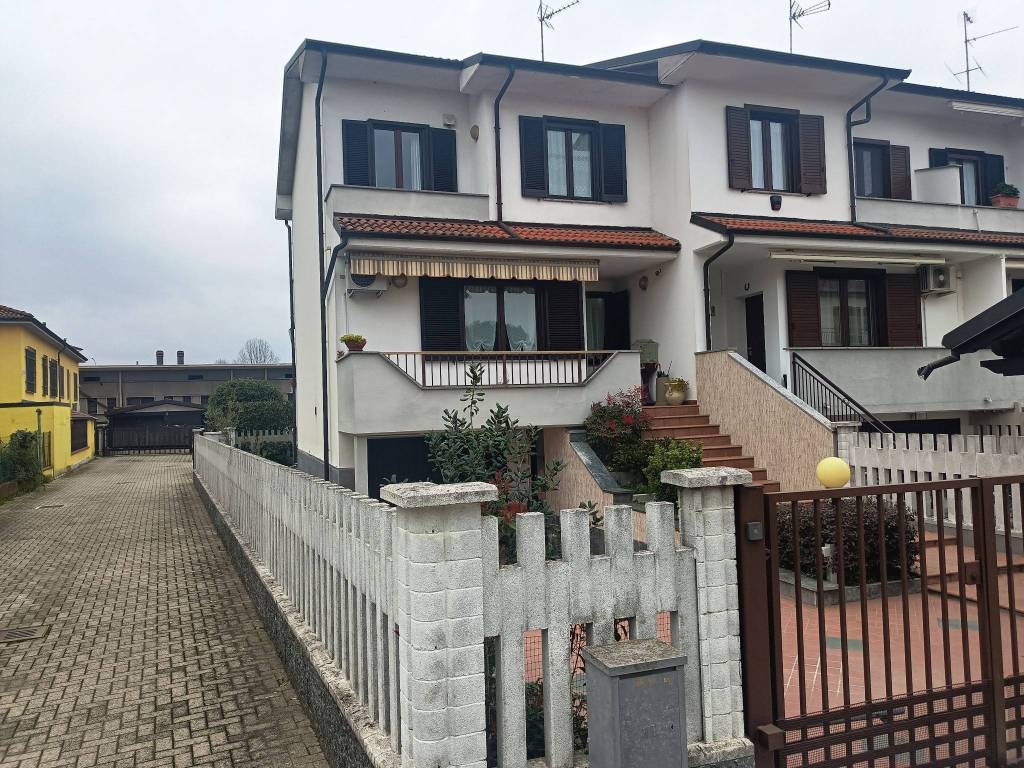 Villa a Schiera in vendita a Mortara via Roma, 32