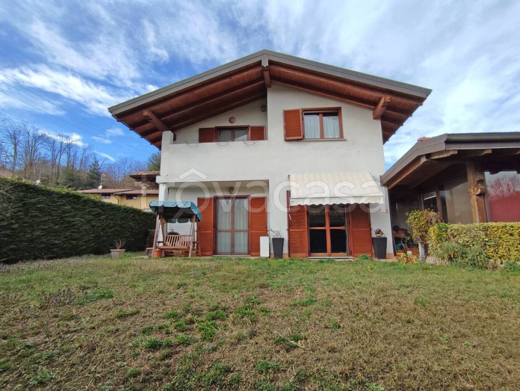 Villa in vendita a Comignago via borgomanero