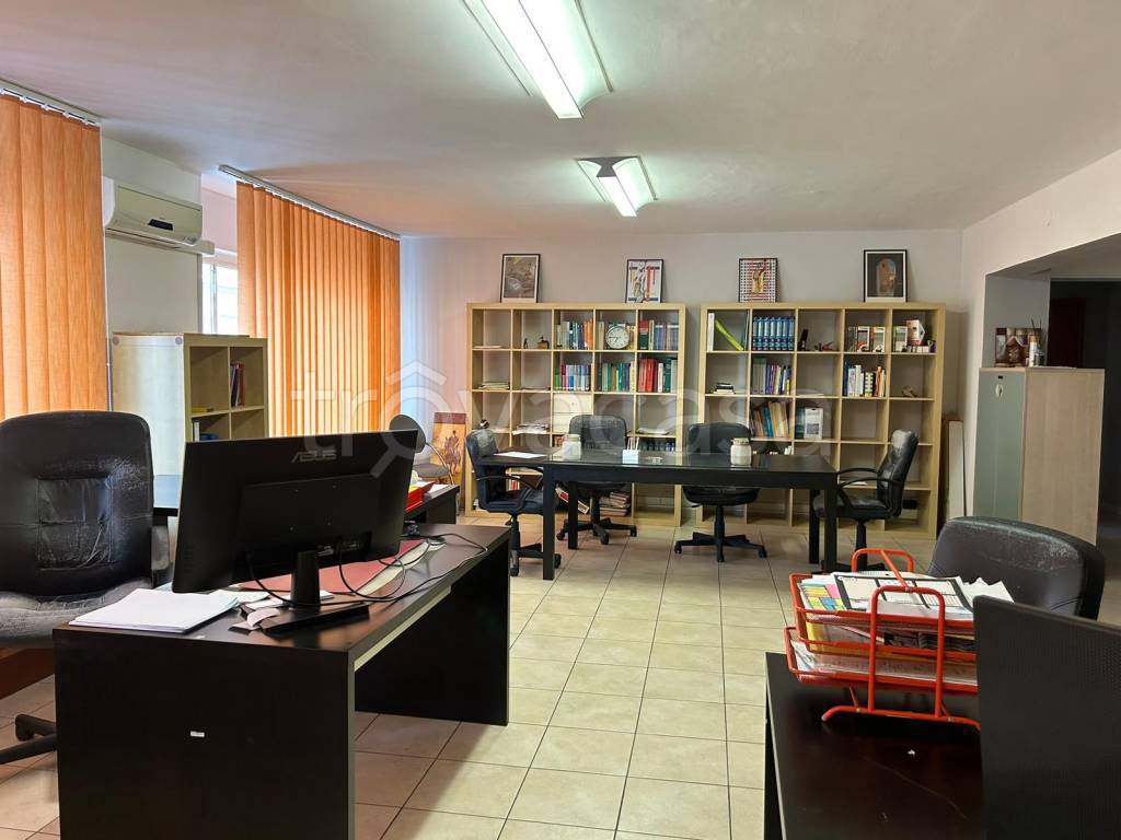 Ufficio in affitto a Cosenza via Monte San Michele, 23