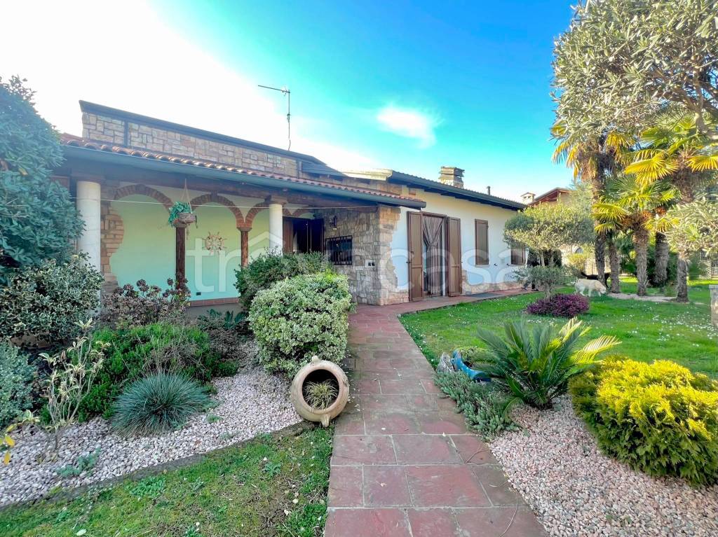 Villa in vendita a Grassobbio via Ferdinando Magellano, 44