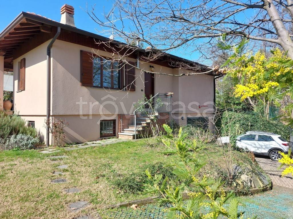 Villa in vendita a Gattico-Veruno via Gattona