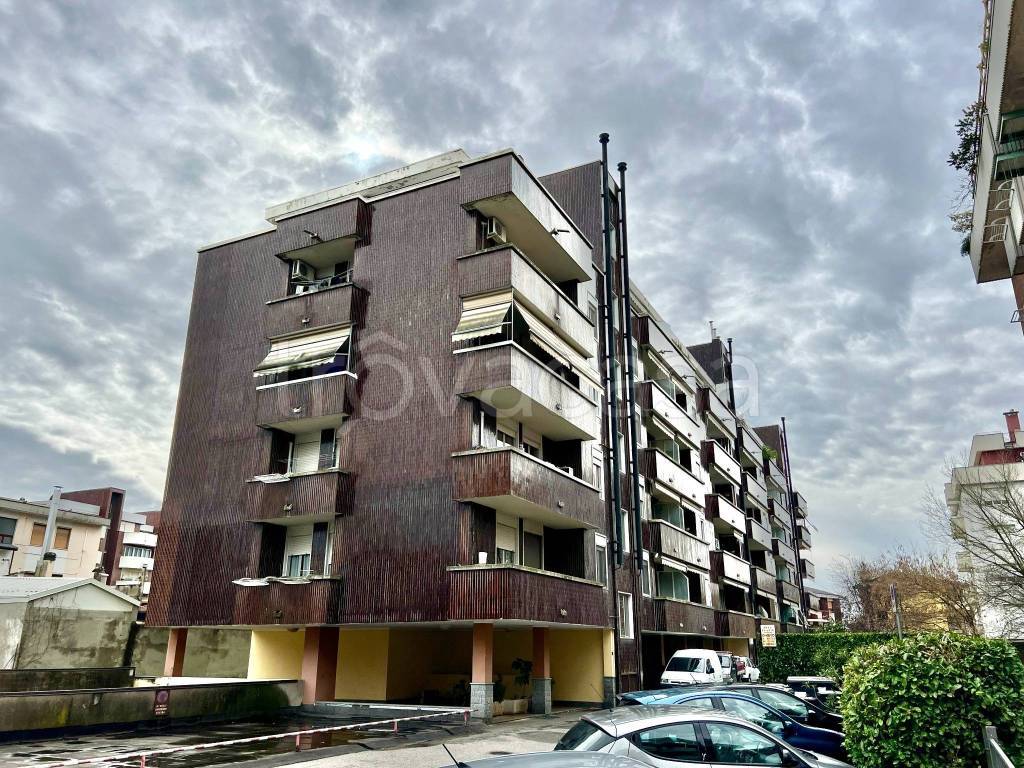 Appartamento in vendita a Novara via Francesco Laurana, 5