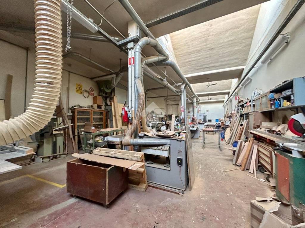 Capannone Industriale in vendita a San Giuliano Terme via Giosuè Carducci