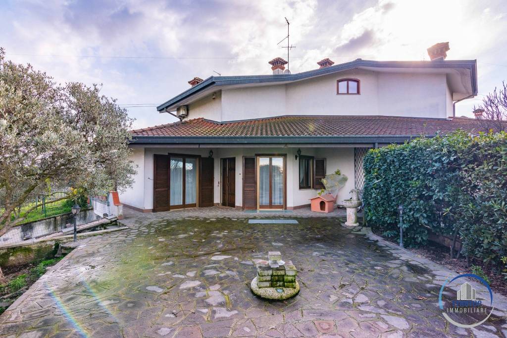 Villa in vendita a Bareggio via Vigevano, 95A