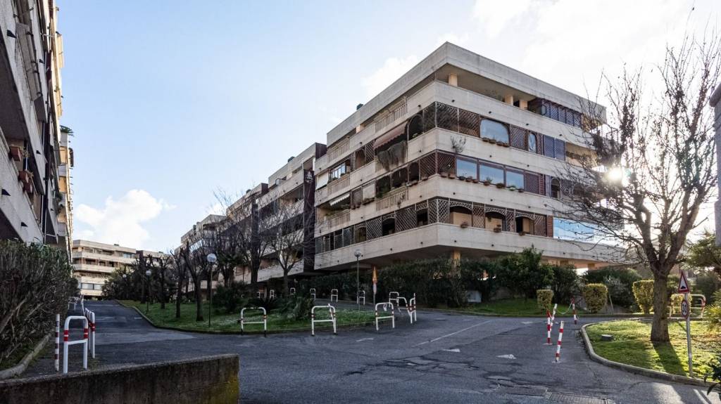 Appartamento in vendita a Roma via Nino Taranto