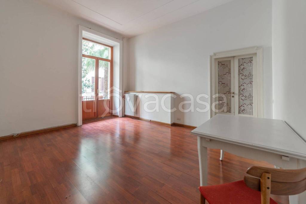 Appartamento in vendita a Milano via Luigi Settembrini, 41