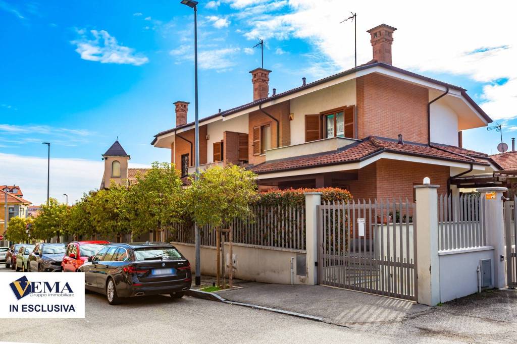 Villa Bifamiliare in vendita a Rivoli viale Bassano, 5