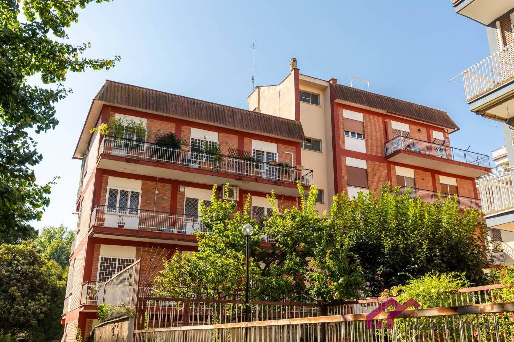 Appartamento in vendita a Roma via degli Artificieri, 34