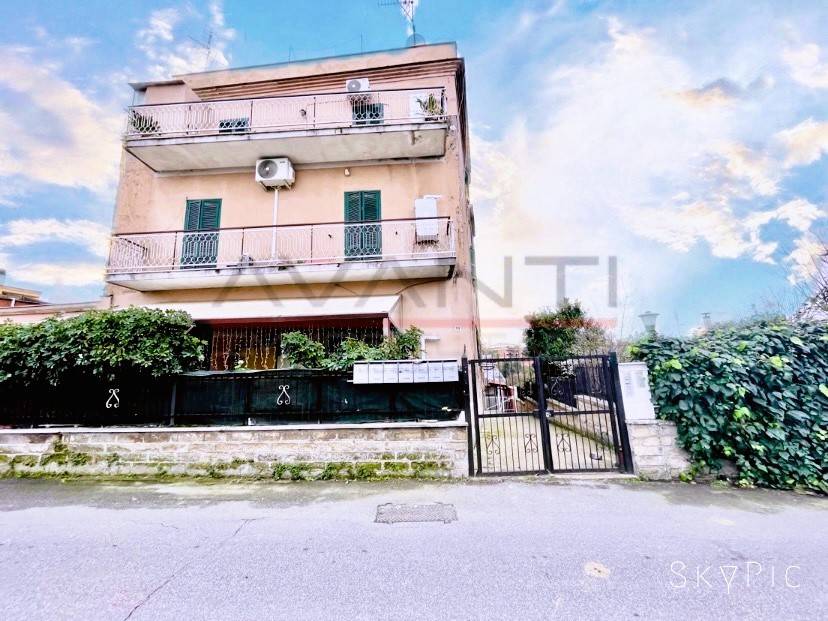 Appartamento in vendita a Roma via dei Polenta, 11
