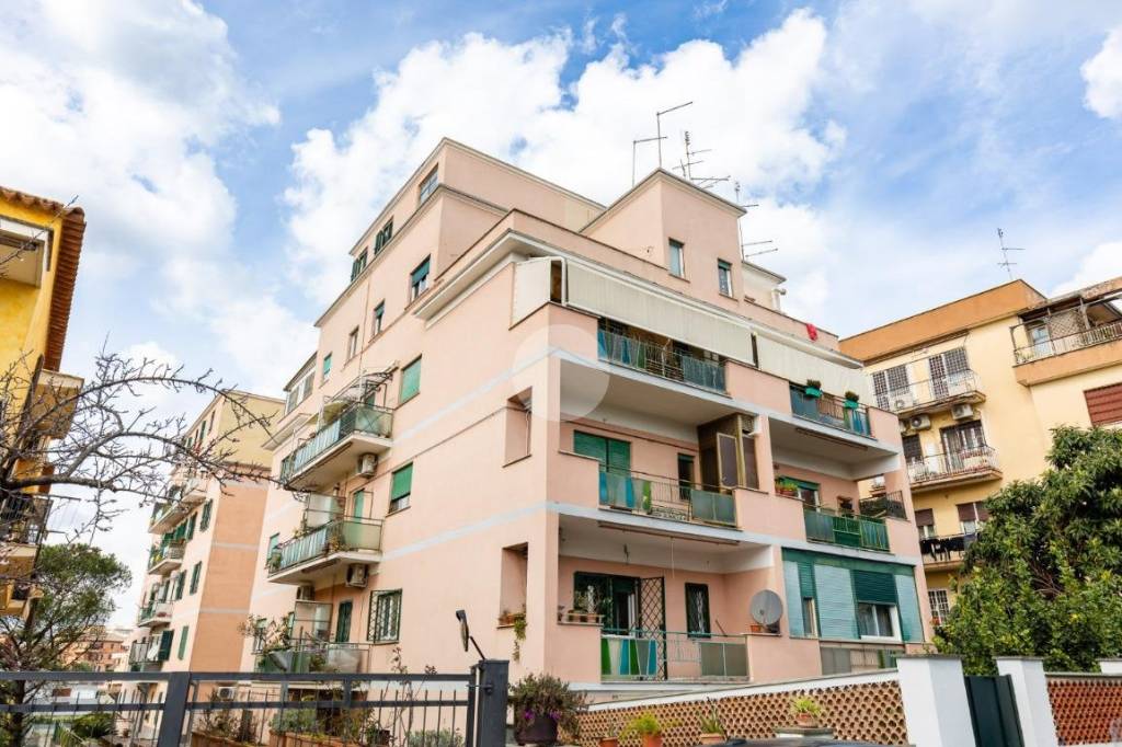 Appartamento in vendita a Roma via Sisto iv, 169