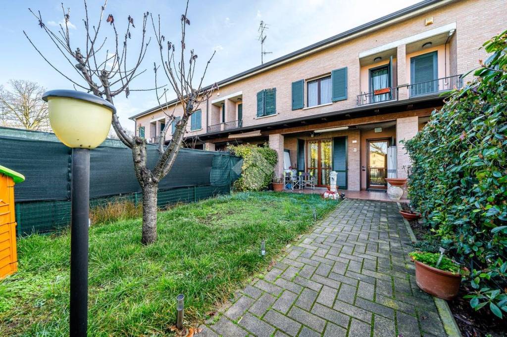 Villa a Schiera in vendita a Reggio nell'Emilia via Cavazzoli