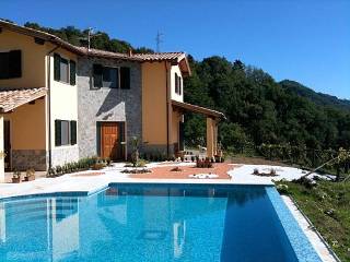 Villa in vendita a bagni di lucca via bagni caldi-bagni caldi