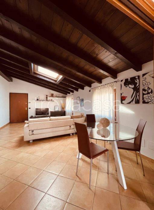 Appartamento in vendita a Sant'Alessio con Vialone via Monsignor Cesare Angelini, 19