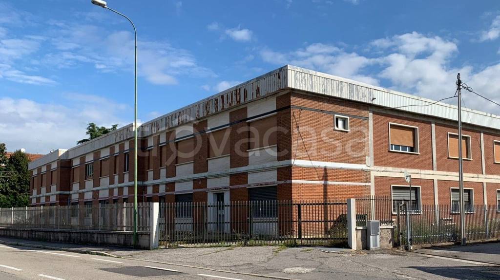 Capannone Industriale in vendita a Sommacampagna via Dell Industria, 73, 37066
