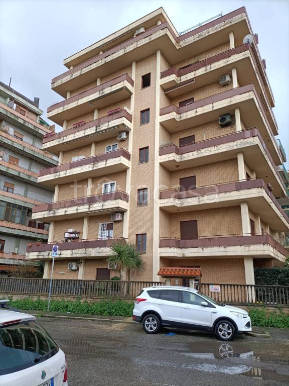 Appartamento in vendita a Ladispoli via Fratelli Cairoli
