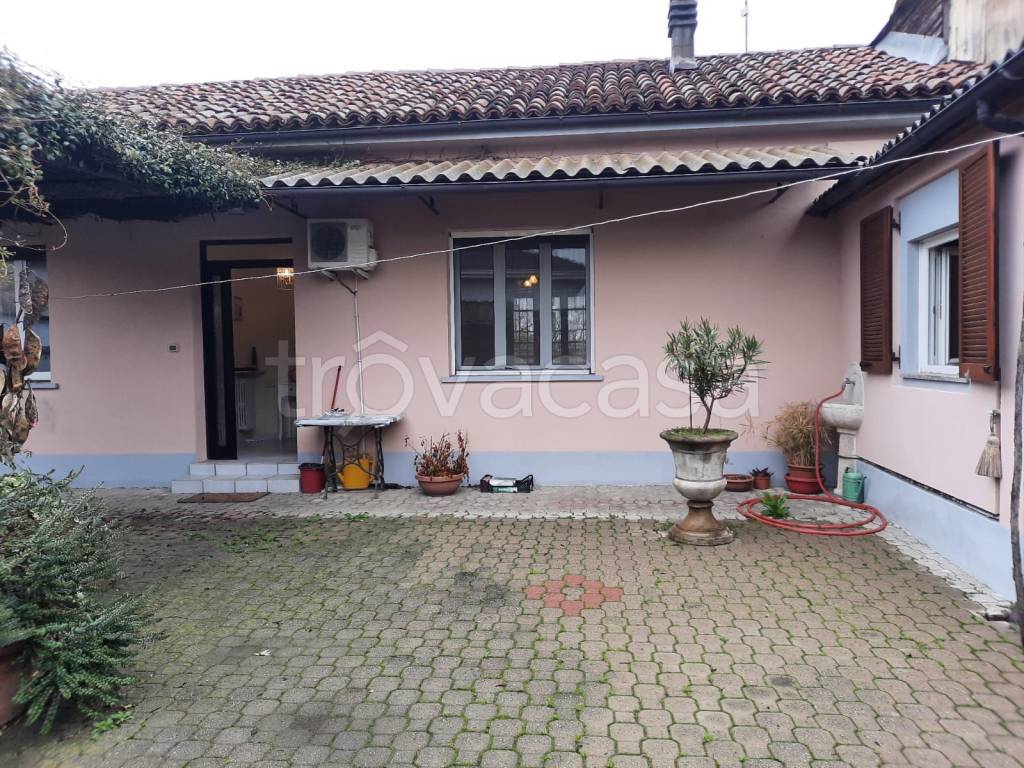 Casa Indipendente in vendita a Castellazzo Bormida via Nino Bixio, 68
