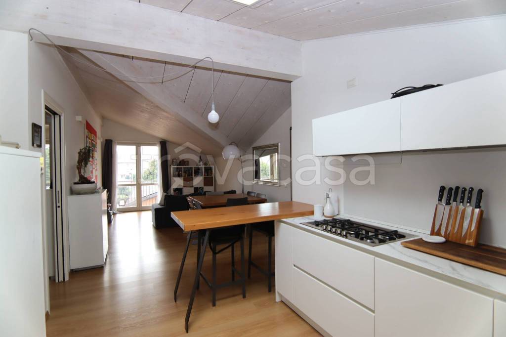 Appartamento in vendita a Olgiate Comasco via Filippo Uselli, 14