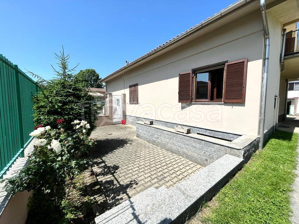 Villa in vendita a Vercelli strada Trino, 80