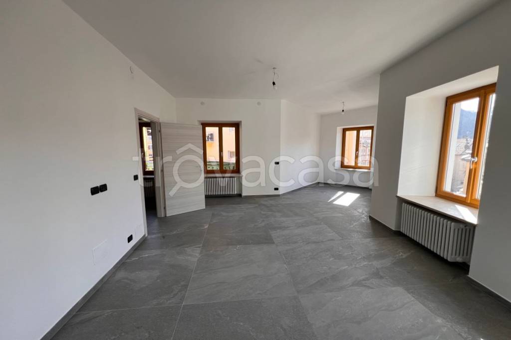 Appartamento in vendita a Cavalese via b. Bonelli