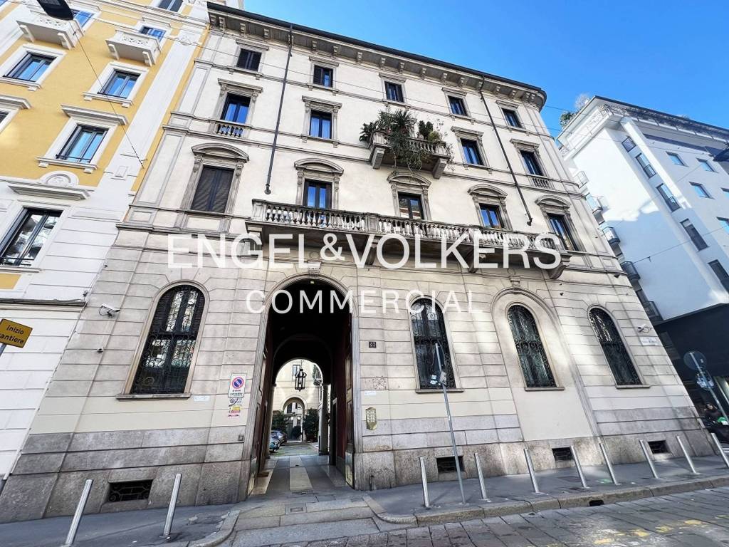 Ufficio in vendita a Milano via De Amicis, 47