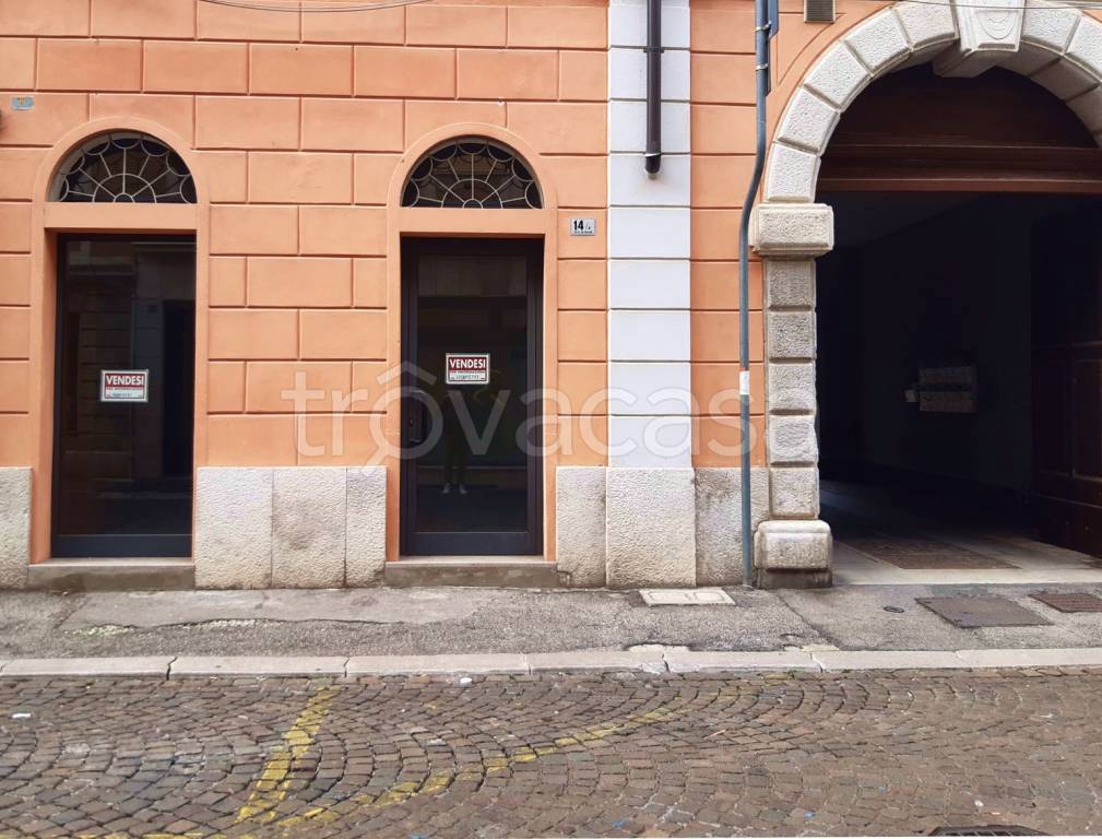Negozio in vendita a Gorizia via Carlo De Morelli, 14