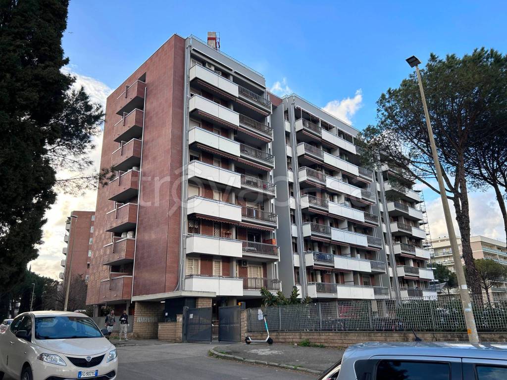 Appartamento in vendita a Roma via Pagoda Bianca, 4