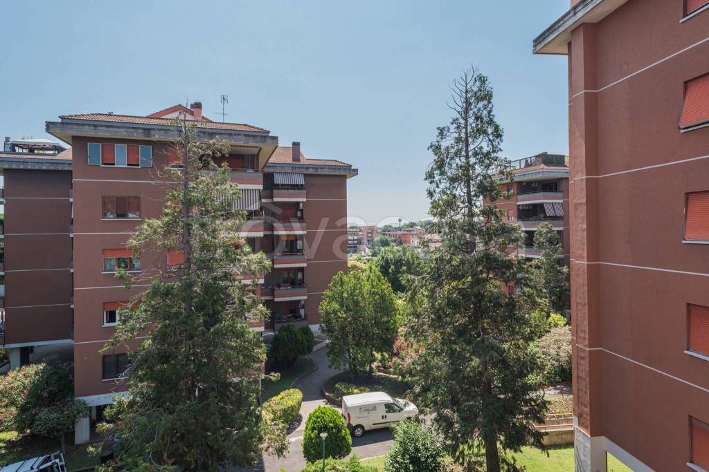 Appartamento in vendita a Roma via degli Estensi