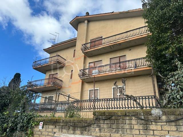 Appartamento in vendita a Roma via di Valle Muricana