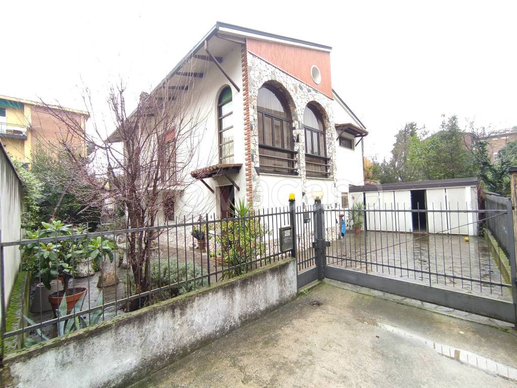 Villa in vendita a Cremona via Trebbia, 8