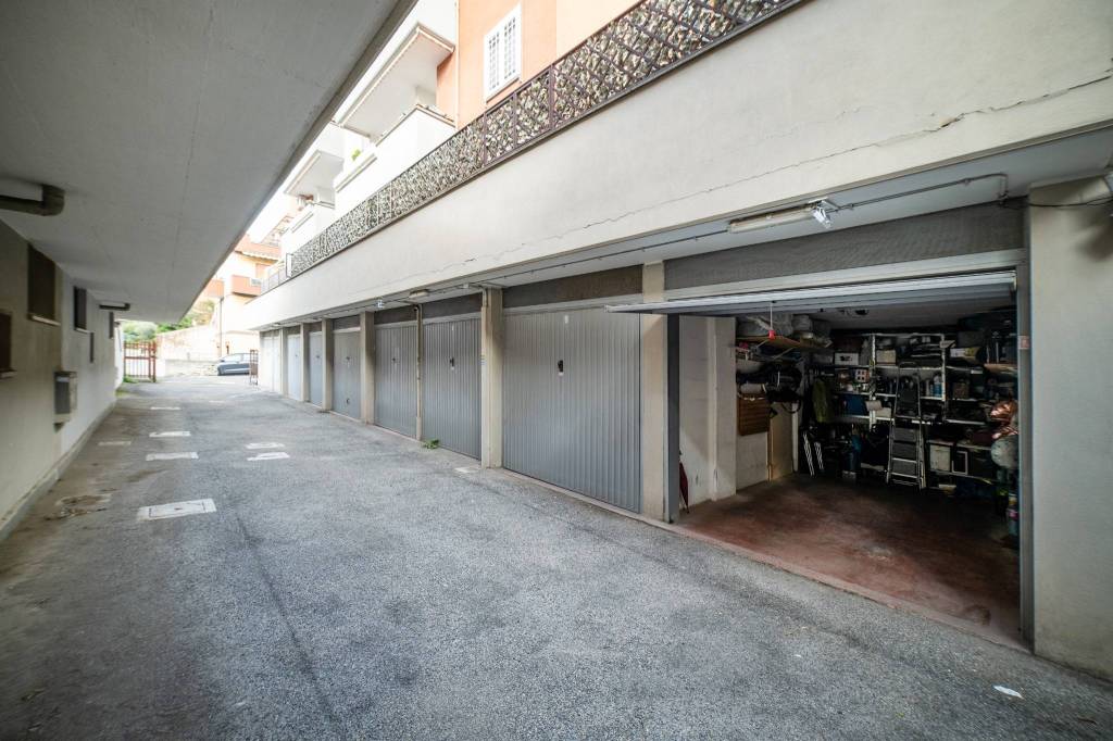 Garage in vendita a Roma via Asterio, 15
