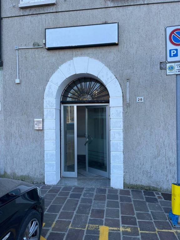 Ufficio in affitto a Desenzano del Garda via Francesco Agello, 20