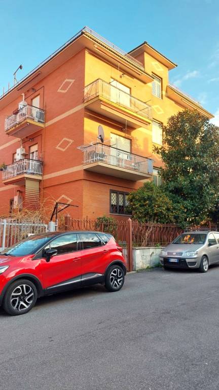 Appartamento in vendita a Roma via Castellero, 18