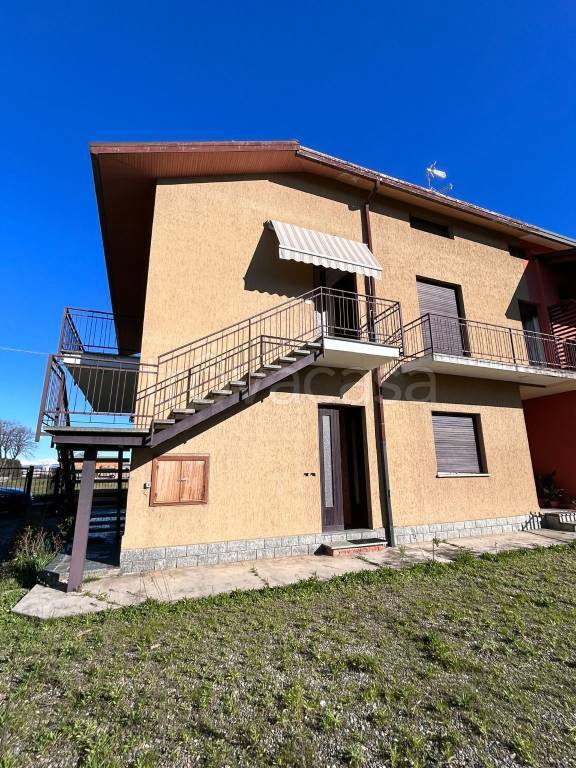 Villa Bifamiliare in vendita a Oleggio sp4