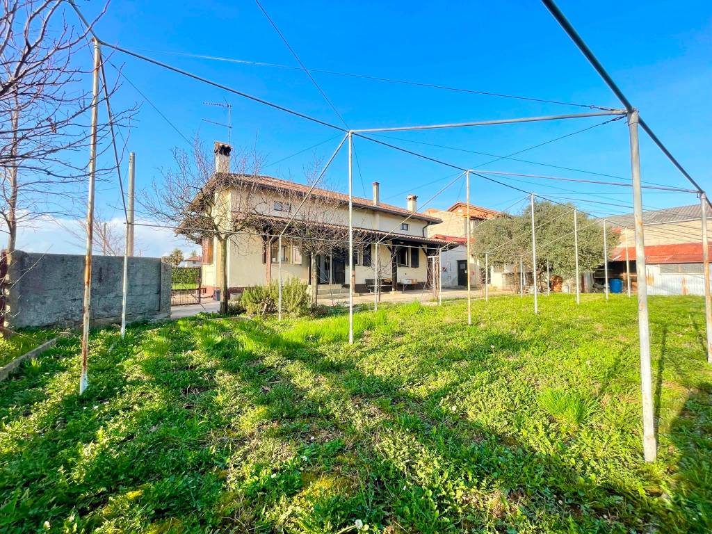 Villa in vendita a Udine via Baldasseria media, 165