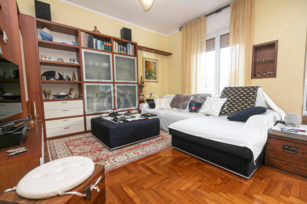 Appartamento in vendita a Campomorone piazza Guglielmo Marconi, 3